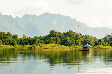 Obraz premium Boat house in the dam, surfers, rest and fishing