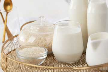 Obraz na płótnie Canvas Healthy rice milk on tray