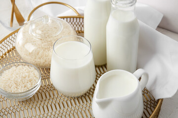 Obraz na płótnie Canvas Healthy rice milk on tray