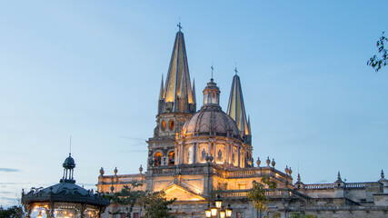 Guadalajara cathedral at night - obrazy, fototapety, plakaty