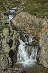 Kleiner Wasserfall am Fluelapass in der Schweiz 12.8.2020