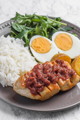 チキンのトマトソース