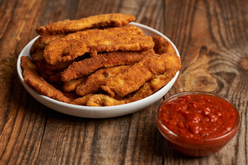 Chicken crispy strips with salsa