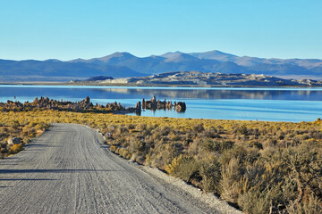 The road to the Mono Lake