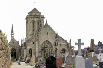 Fototapeta premium Locronan. Eglise Saint Ronan, chapelle Pénity et cimetière, Finistère, Bretagne