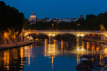 Fototapeta na wymiar Ponte Umberto in Rom
