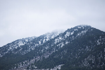Fototapeta na wymiar mountains with snow and fog