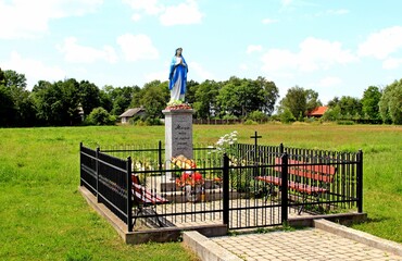 Tuchla , Czerniawka , Charytany , Piaski © woodyd