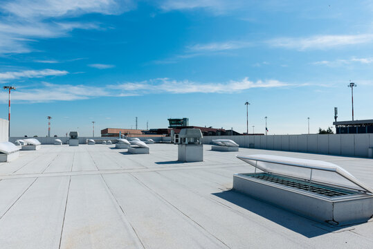 Prese d'aria in edificio industriale