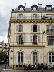 Fototapeta premium immeuble rue de Douai à Paris 