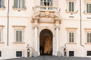 Fototapeta na wymiar Eingang zum Quirinalspalast in Rom