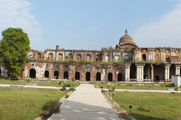 Fototapeta na wymiar Damaged wall of Rajnagar palace complex Rajnagar, Bihar, india.