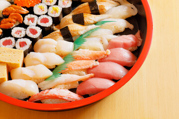 新鮮で美味しそうなお寿司の詰め合わせ