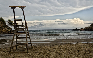 Silla para control de vigilancia en la playa