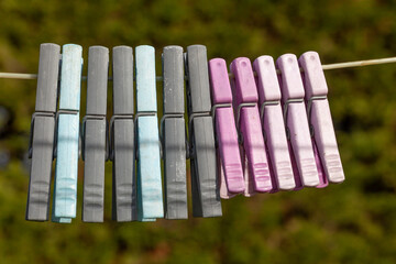 Pinces &agrave; linge sur fil