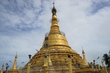 Botataung or Botahtaung Pagoda in Yangon, Myanmar - ボタタング パゴダ ヤンゴン ミャンマー 