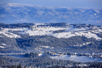 Fototapeta na wymiar Turbacz w zimie, Gorce, Małopolska, Gorczański Park Narodowy