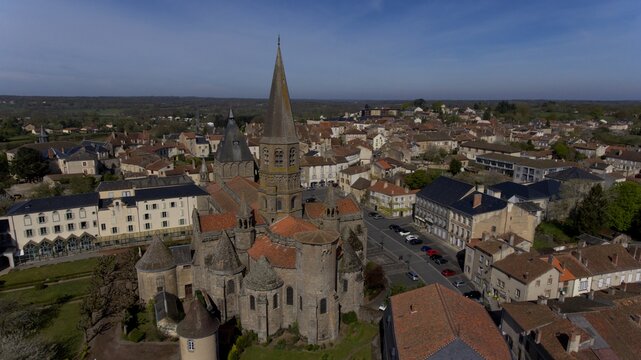 La Coll&eacute;giale de St-Pierre-du-Dorat