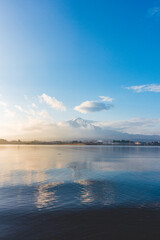 河口湖の朝焼けと富士山