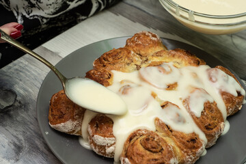 Beautiful fresh cinnamon rolls. The cooking process. Fresh fragrant pastries. Raw dough for buns.The process of making buns sinabon.