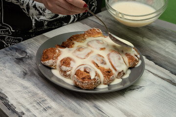 Beautiful fresh cinnamon rolls. The cooking process. Fresh fragrant pastries. Raw dough for buns.The process of making buns sinabon.