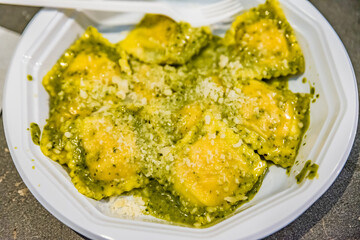 Ravioli pesto alla genovese