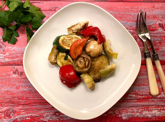 Grilled vegetables with zucchini, eggplant, mushrooms, tomatoes, artichokes and red peppers.