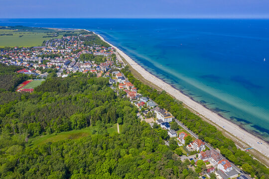 Luftbildaufnahme von Kühlungsborn an der Ostsee, Mecklenburg-Vorpommern, Deutschland, die grüne Stadt am Meer