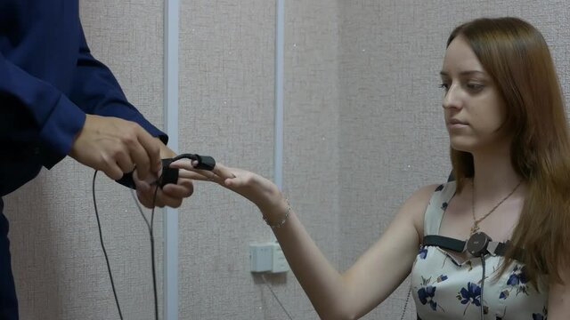 girl on lie detector answers questions