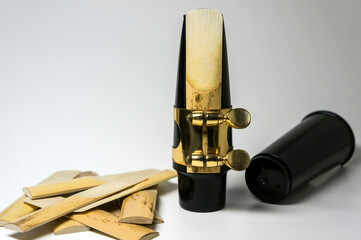 Mouthpiece with cap and bamboo reeds for saxophone