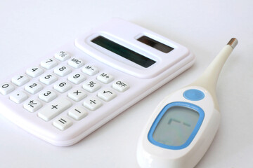 電卓と検温（体温計）、通院