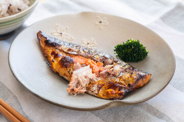 身をほぐした焼き鯖明太子