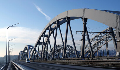 Fototapeta na wymiar Darnitsky bridge in the city of Kiev