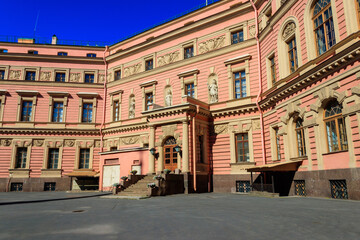 Fototapeta premium St. Michael's Castle also called Mikhailovsky Castle or Engineers' Castle is a former royal residence of Emperor Paul I in the historic centre of Saint Petersburg, Russia