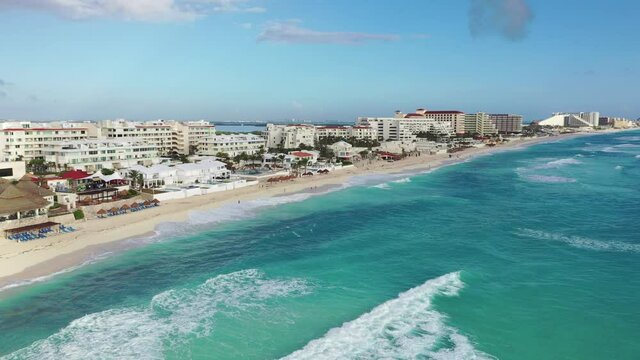 Cancun, Mexico - January 15, 2020 : Cancun, A Mexican City On The Yucatan Peninsula Known For Its Beaches, Resorts And Nightlife. Shot During The COVID Pandemic, 2020.