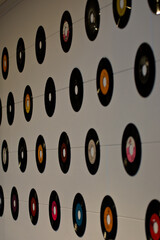 Wand mit Deko Platten