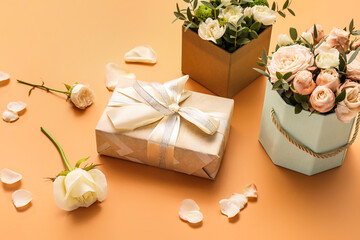 Fototapeta na wymiar Gift box and beautiful flowers on color background