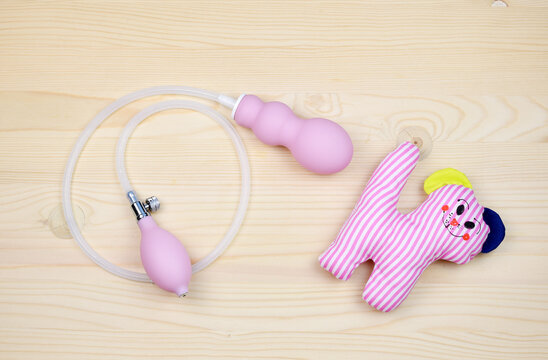 A Pelvic Floor Muscle Exercise device to prepare for the giving of birth. Prenatal preparation, prevention of perineal injuries and stress incontinence.