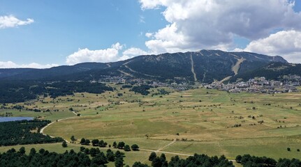 survol du lac de Matemale dans les Pyrénées-Orientales