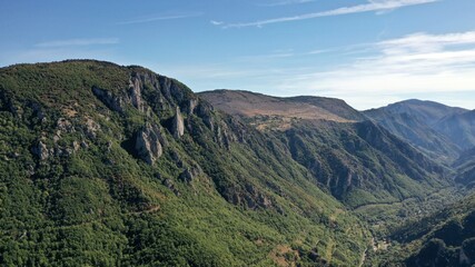 survol de la haute vallée de l'Aude en Occitanie