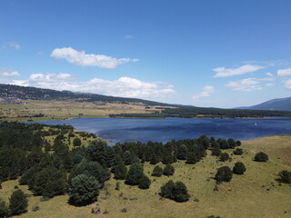 survol du lac de Matemale dans les Pyrénées-Orientales