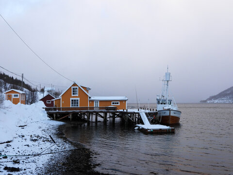 Fjord im Winter, Kvaloya, Norwegen
