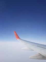 Fototapeta premium Wing aircraft in the blue sky