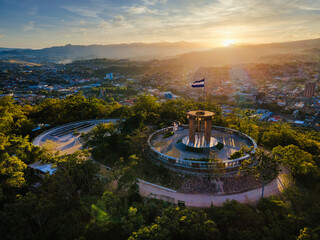 Zonsondergang met vlag van Honduras in Tegucigalpa