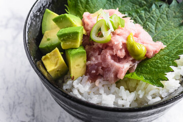 マグロのたたき丼