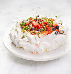 Berry pavlova