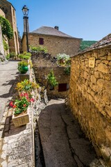 Peyre, village médiéval au dessus du tarn, avec son église troglodytique en Aveyron.	
