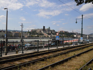Fototapeta premium Voies ferrées aux bords du Danube à Budapest