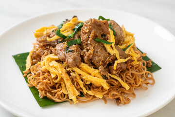 stir-fried instant noodle with pork and egg