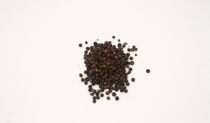 black peppercorns and powder 